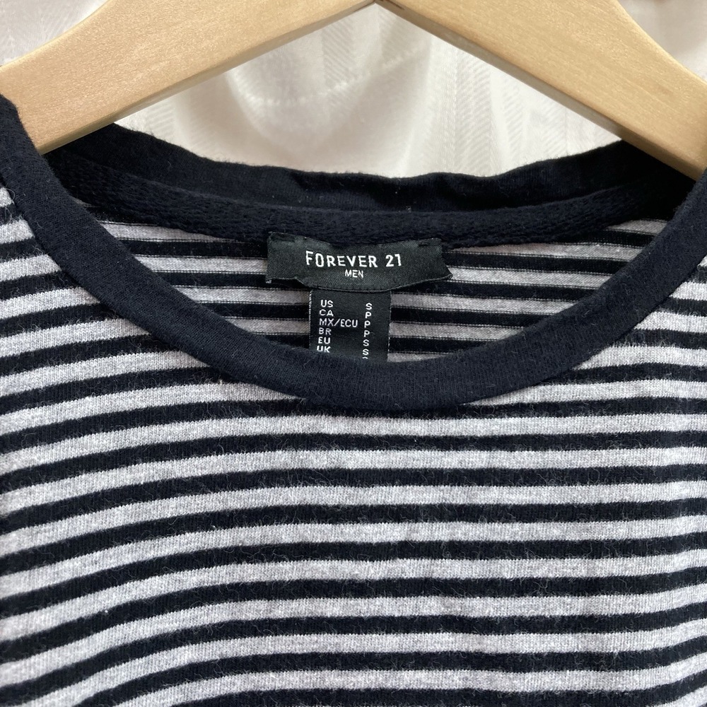 Forever 21 Striped Mens Striped Black T‎ Shirt  Pullover Size Small